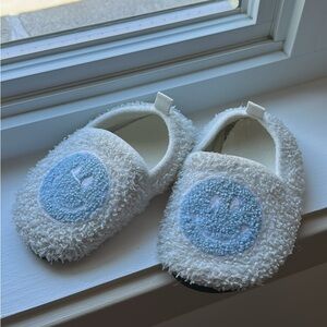 Cozy White and Blue Kids Slippers with smiley face, very clean!